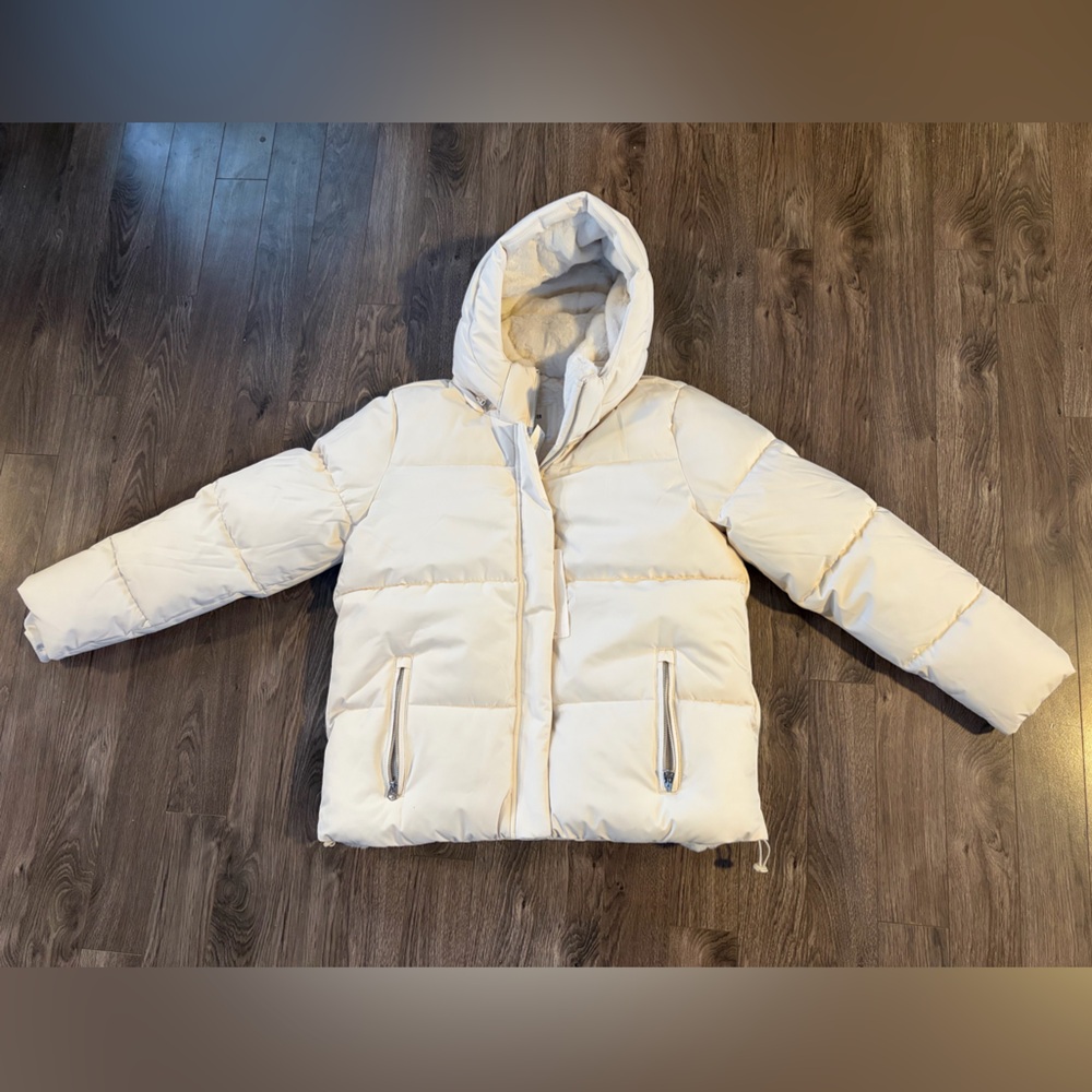 Hollister Off-White Puffer Jacket BNWT!